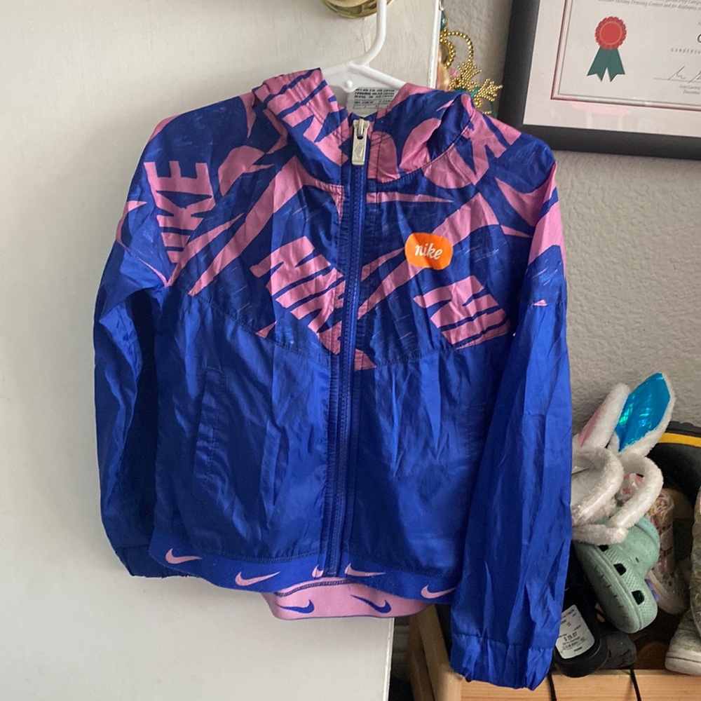 Nike Girls Windbreaker 4-5. Size 5 and S.
